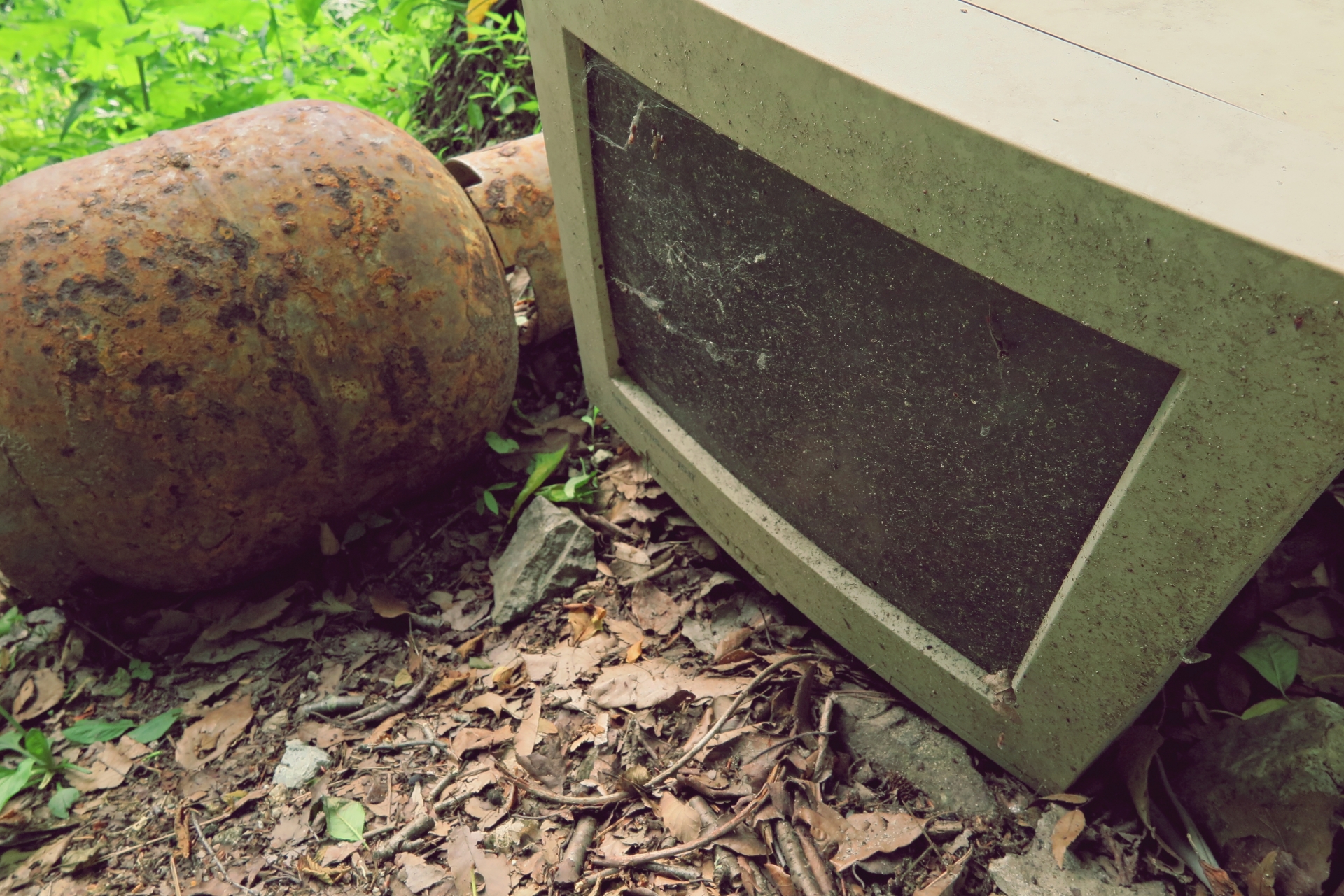 PCディスプレイ不法投棄